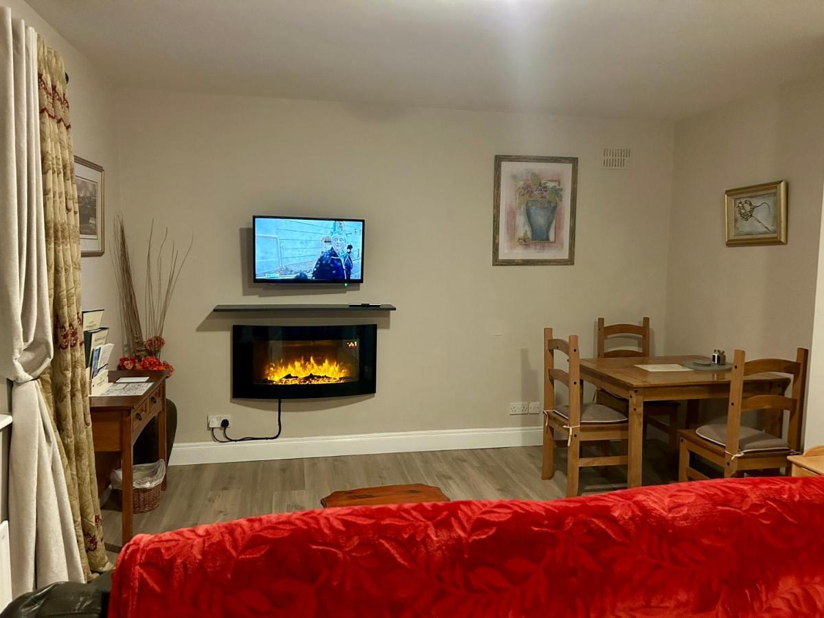 Buttermilk Lodge Guest Accommodation Clifden Extérieur photo