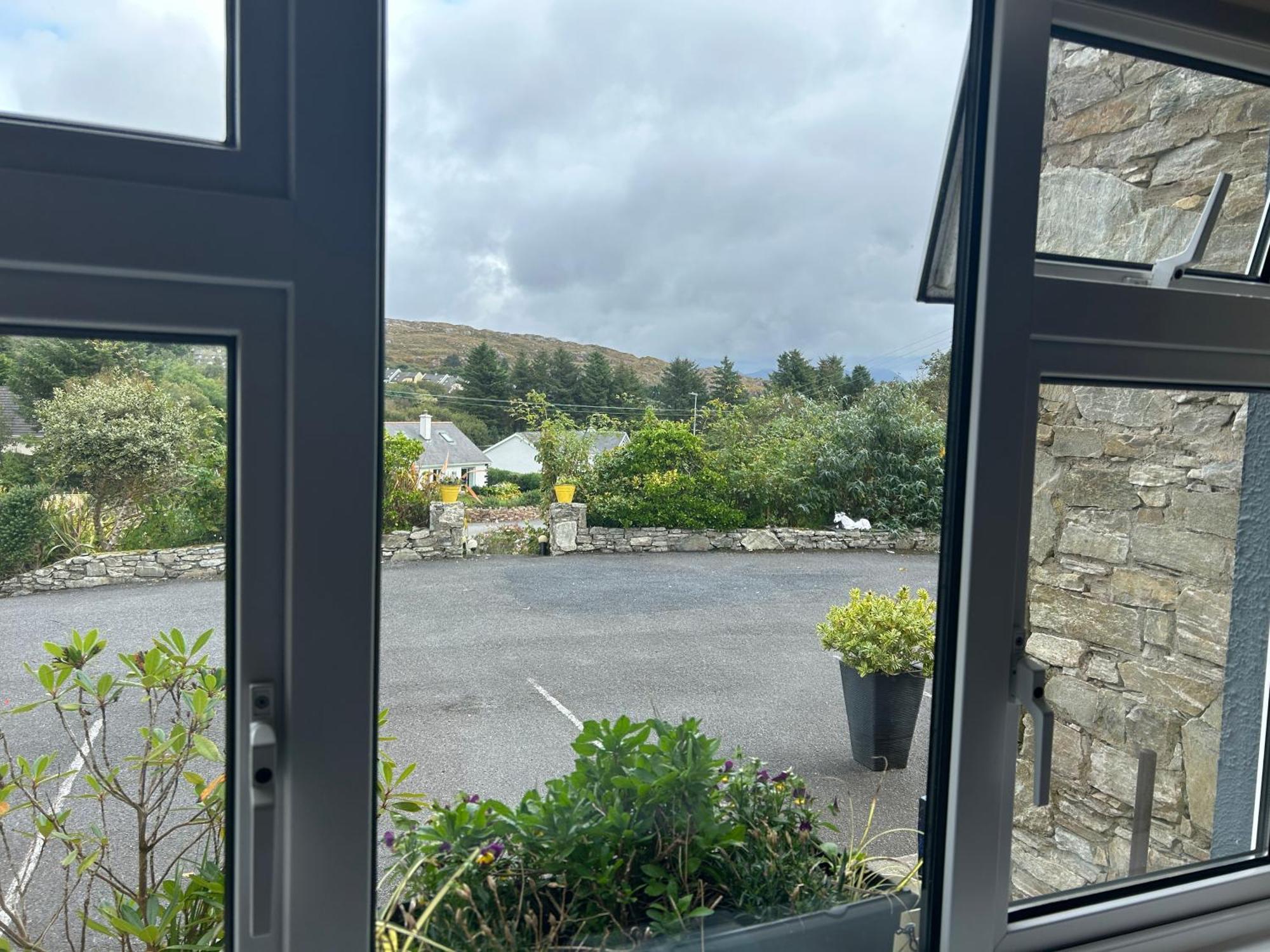 Buttermilk Lodge Guest Accommodation Clifden Extérieur photo